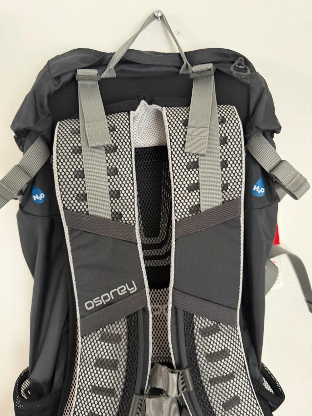 Osprey Stratos 26 Hiking Backpack Anthracite Black Hip Belt Padded Back Pannel